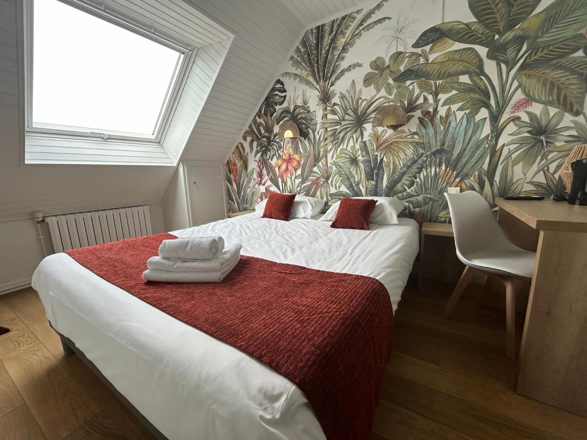 Brit Hotel Des Halles Concarneau Exterior photo