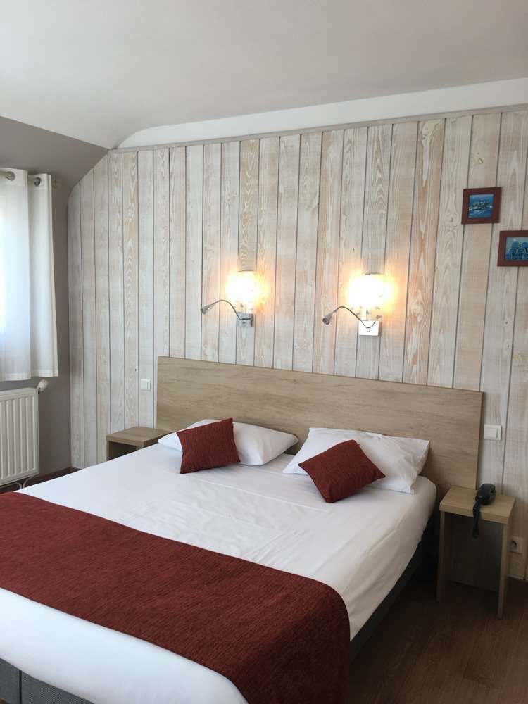 Brit Hotel Des Halles Concarneau Room photo